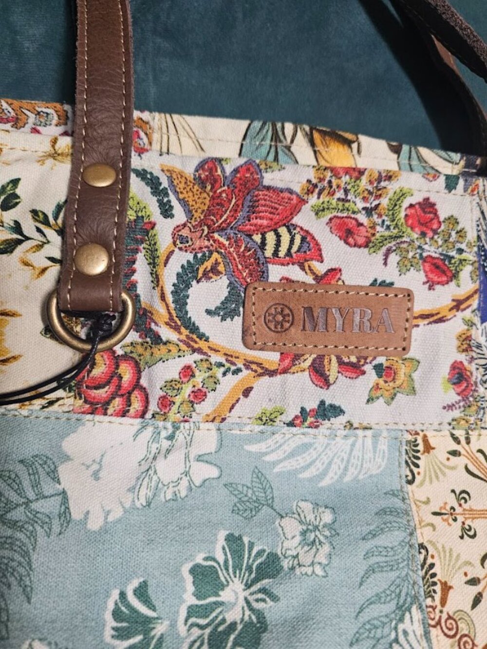 Myra Sundial Hollow Weekender Bag in Multi Patch NWT - Picture 4 of 7